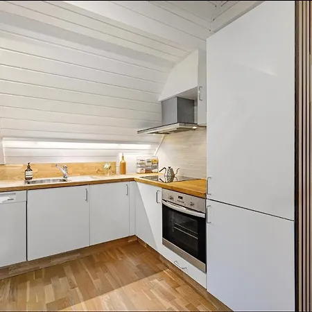 Near Sentrum For Up To 8 People * Bergen