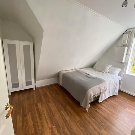 Near Sentrum For Up To 8 People